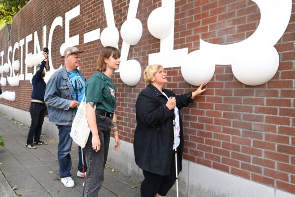 Braille mural at UMONS. reading
