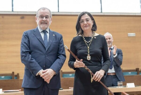 Outgoing Rector, Ángel Pazos, and new Rector, Concepción López