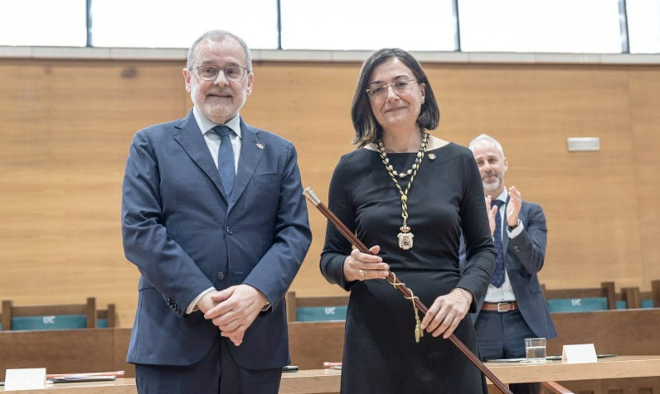 Outgoing Rector, Ángel Pazos, and new Rector, Concepción López