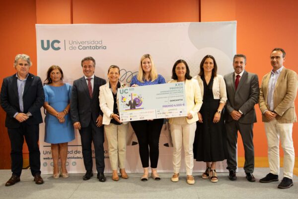 UCem Awards_Molinero receives Best Advanced Project second prize (1)