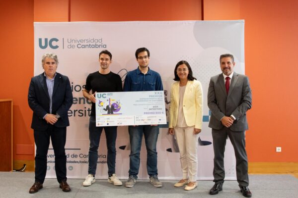 UCem Awards_Rosich receives Social Etrepreneurship award (1)