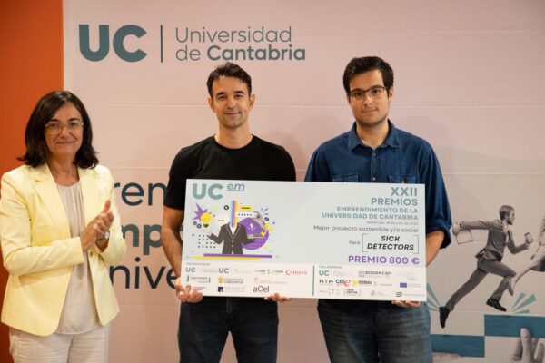 UCem Awards_Rosich receives Social Etrepreneurship award (2)
